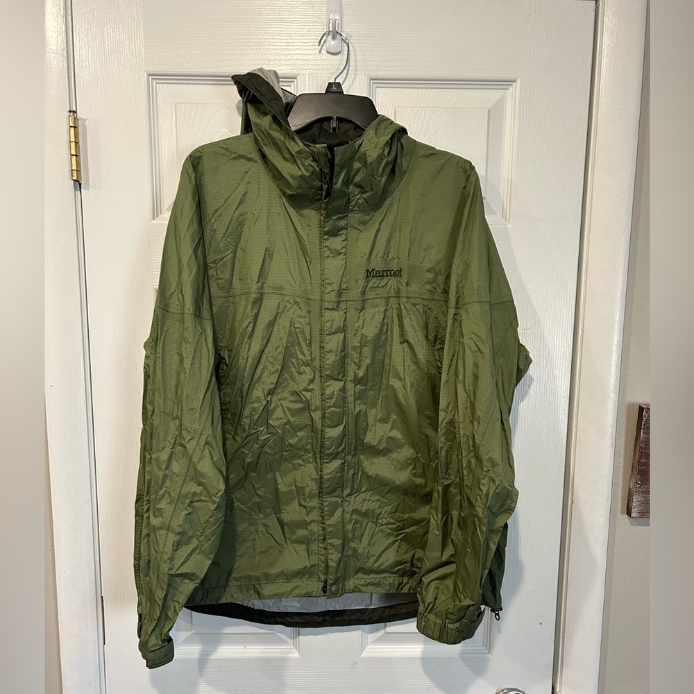 Men’s large Marmot Precip coat